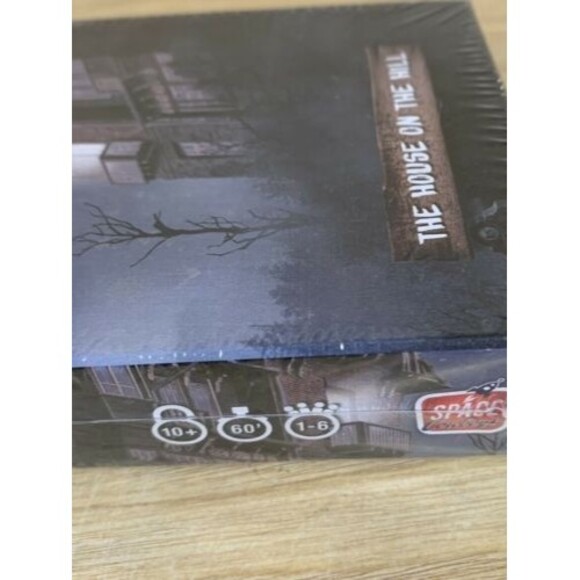 Unlock! Mystery Adventures The House on the Hill Escape Adventure Card Game - Picture 7 of 7